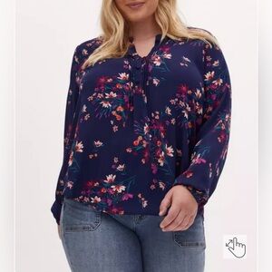 Torrid Georgette Pintuck Button-Front Blouse in Navy Floral, Size 3 (22/24, 3X)